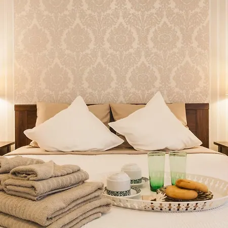 Classy And Stylish Private At Acropolis Museum Metro Station Apartment